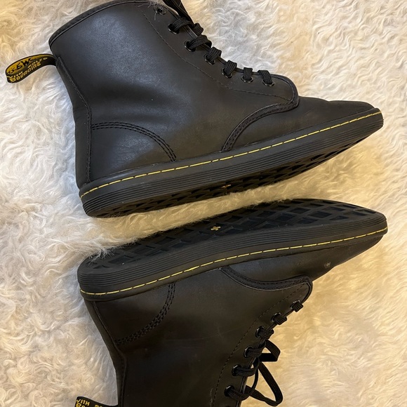 Dr Martens Shoreditch Greasy Leather 